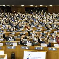 EPdU 2023: Abgeordnete winken in die Kamera