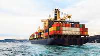 Container-Schiff auf dem Bosporus