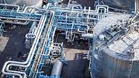 Pipelines und Gasbehälte aus Edelstahl von oben