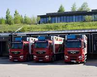 Lkw-Garage mit begrüntem Dach