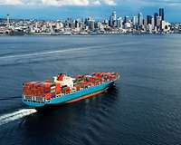 Containerschiff steuert auf die US-Stadt Seattle zu