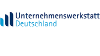 In Blauer Schrift steht neben drei wachsenden Säulen "Unternehmenswerkstatt Deutschland"