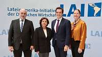Volker Treier mit Aurora Williams Baussa, Cornelia Sonnenberg und 