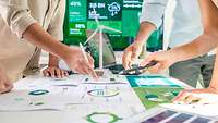 Energie-ESG-Unterlagen auf Tisch