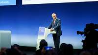 Friedrich Merz am Stehpult