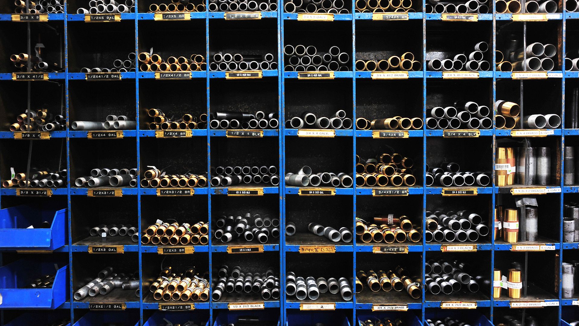 Metallröhren im Lager