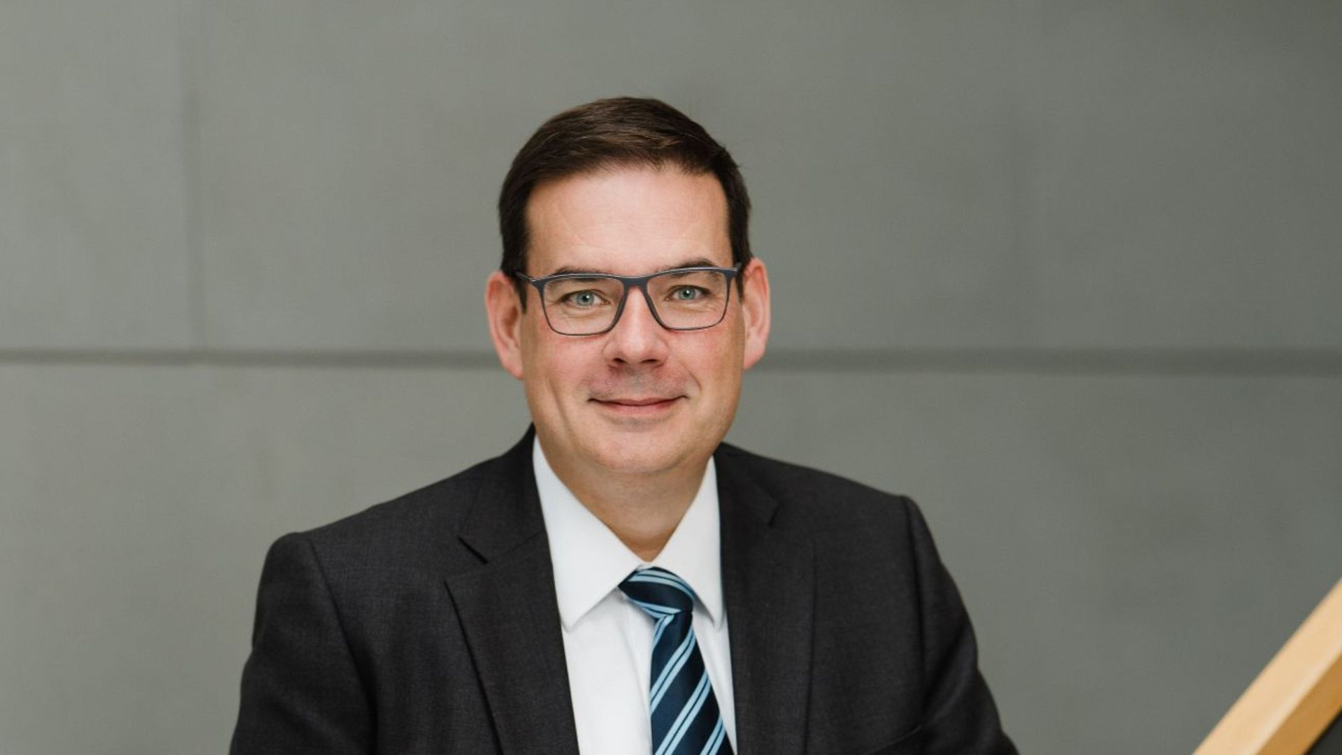 Porträtbild Dirk Binding, Bereichsleiter Dienstleistungen | Infrastruktur | Regionalpolitik
