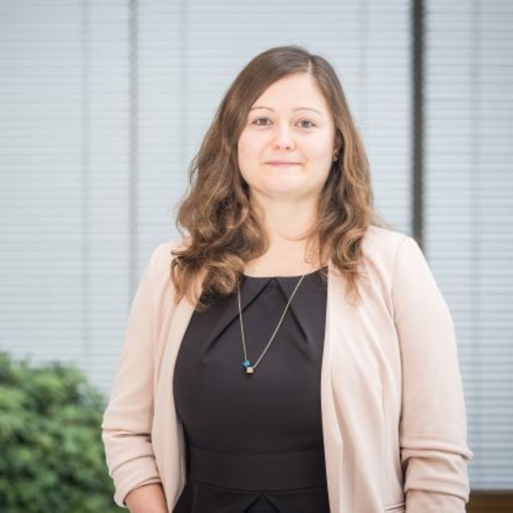 Porträtfoto Caroline Hüttner