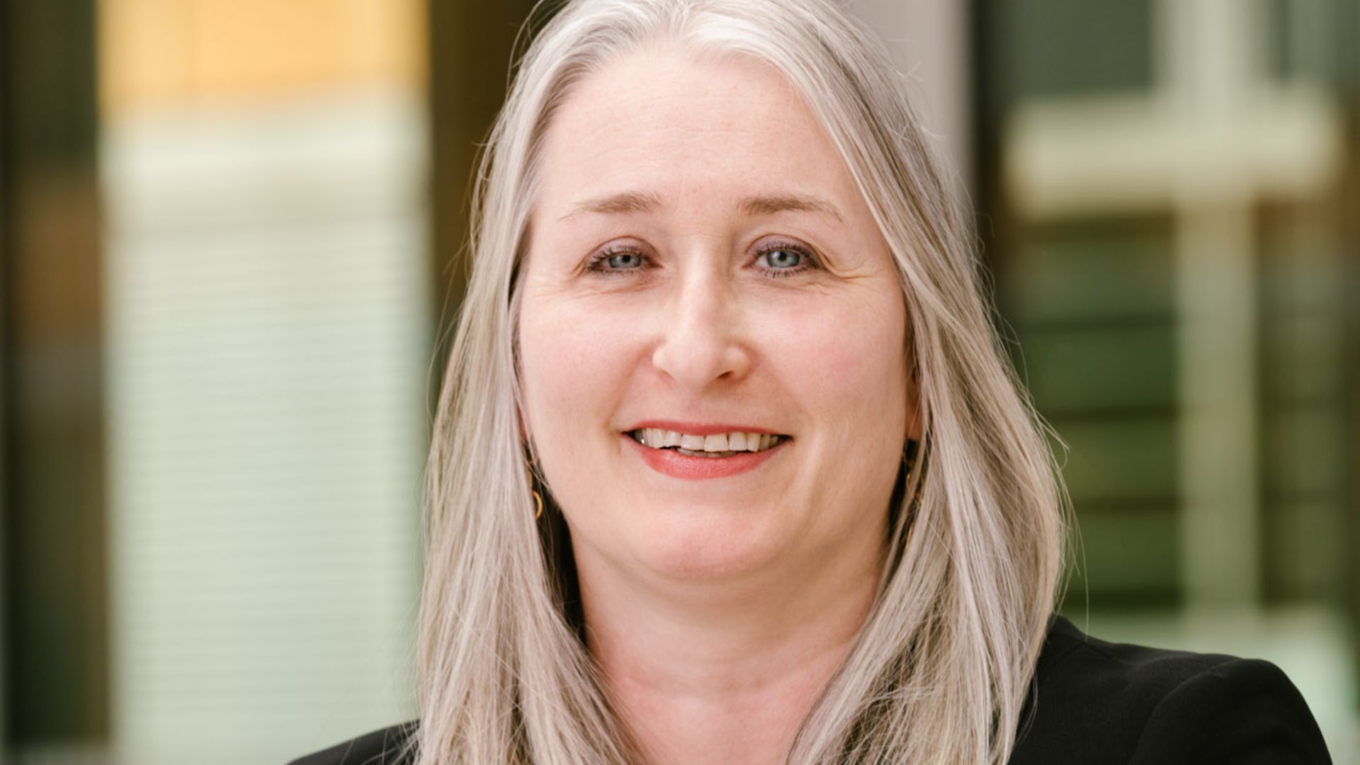 Porträtfoto Claudia Ris