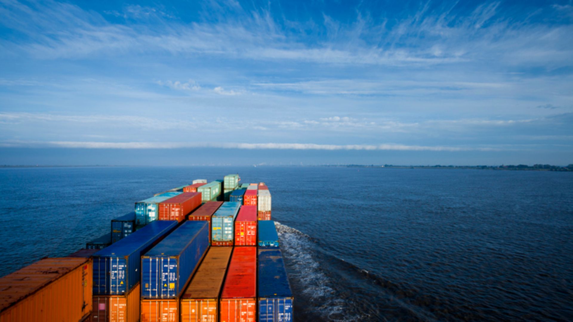 Containerschiff auf See