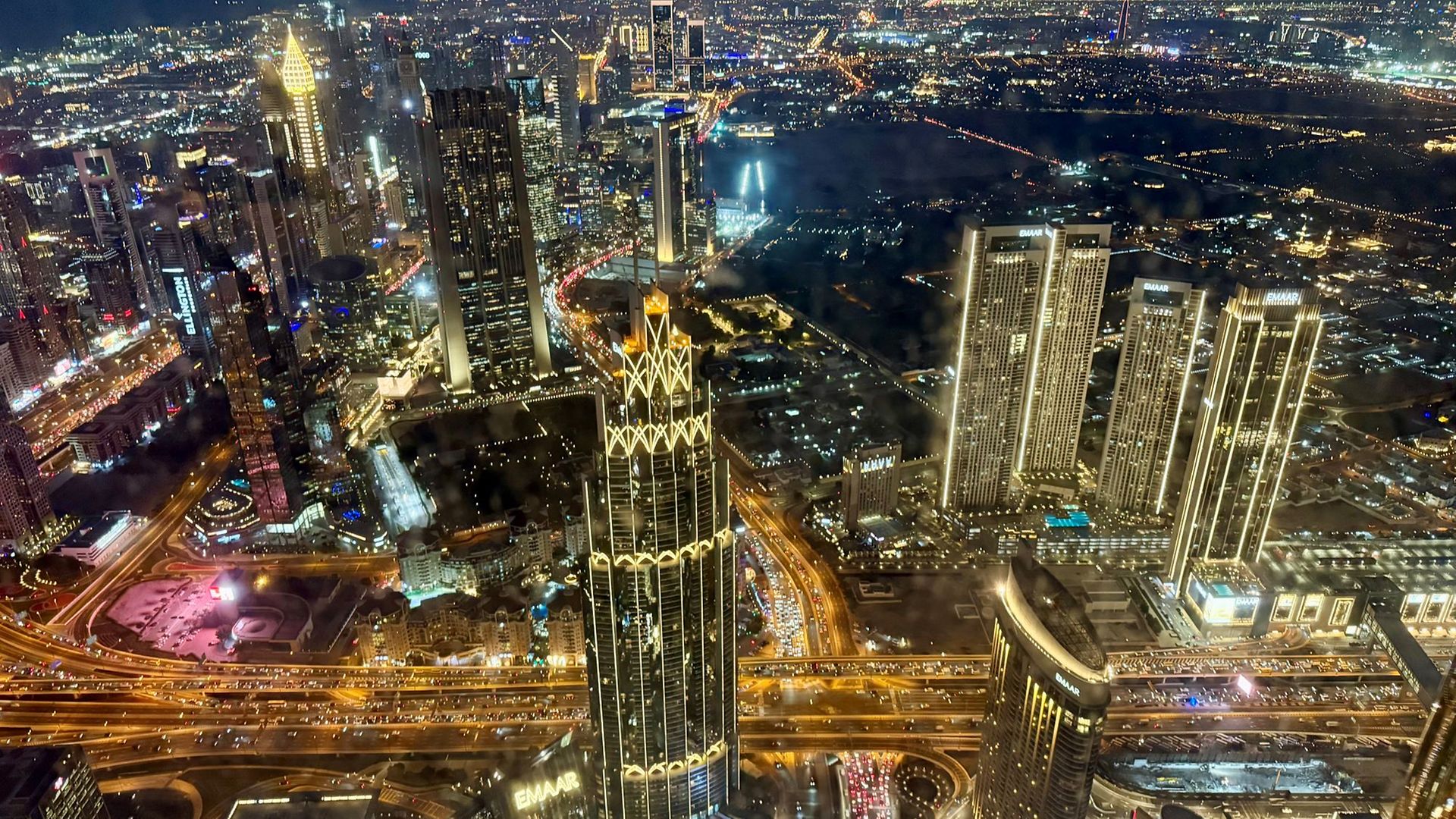 Dubai bei Nacht