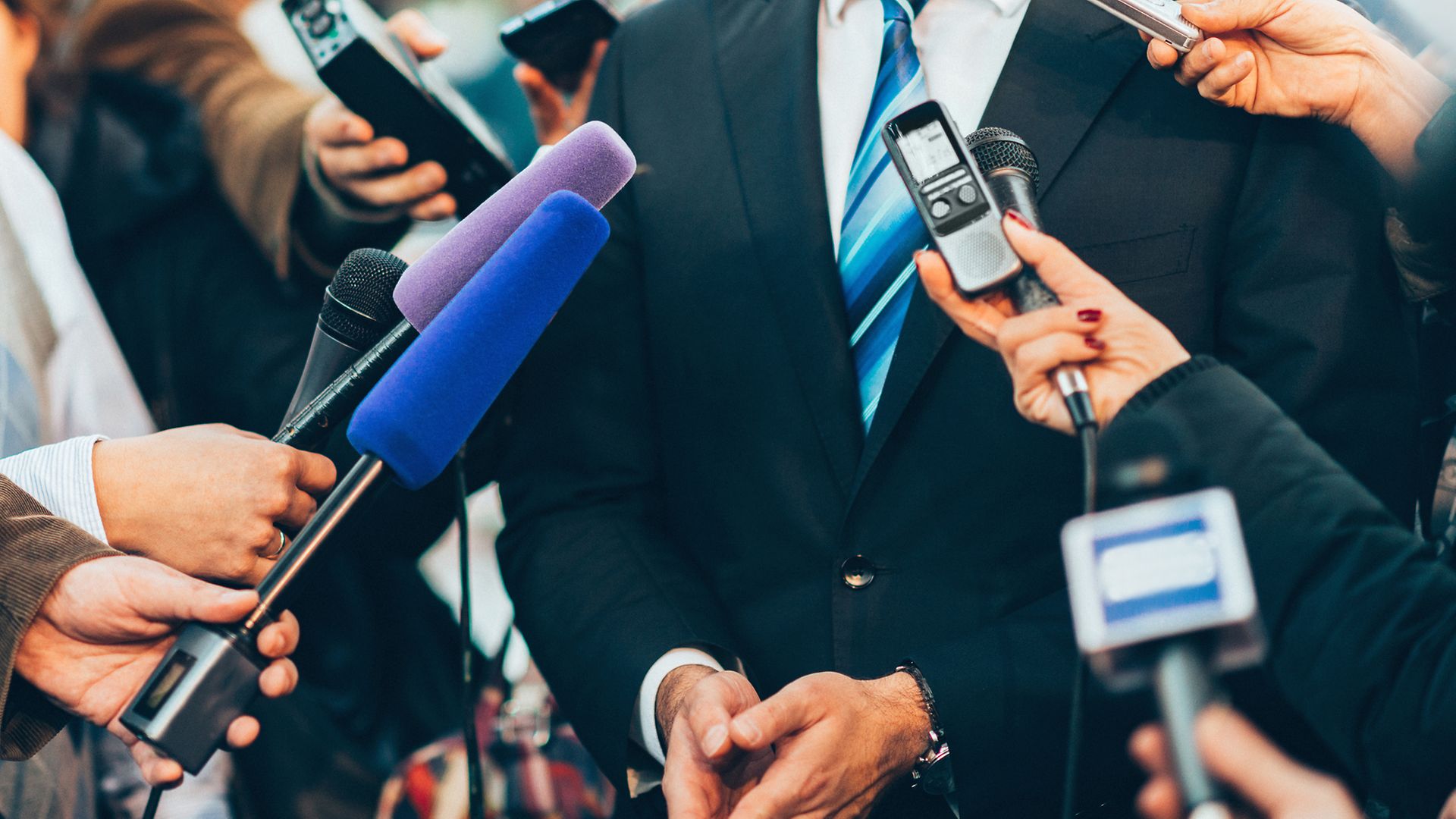 Journalisten fangen O-Ton ein 
