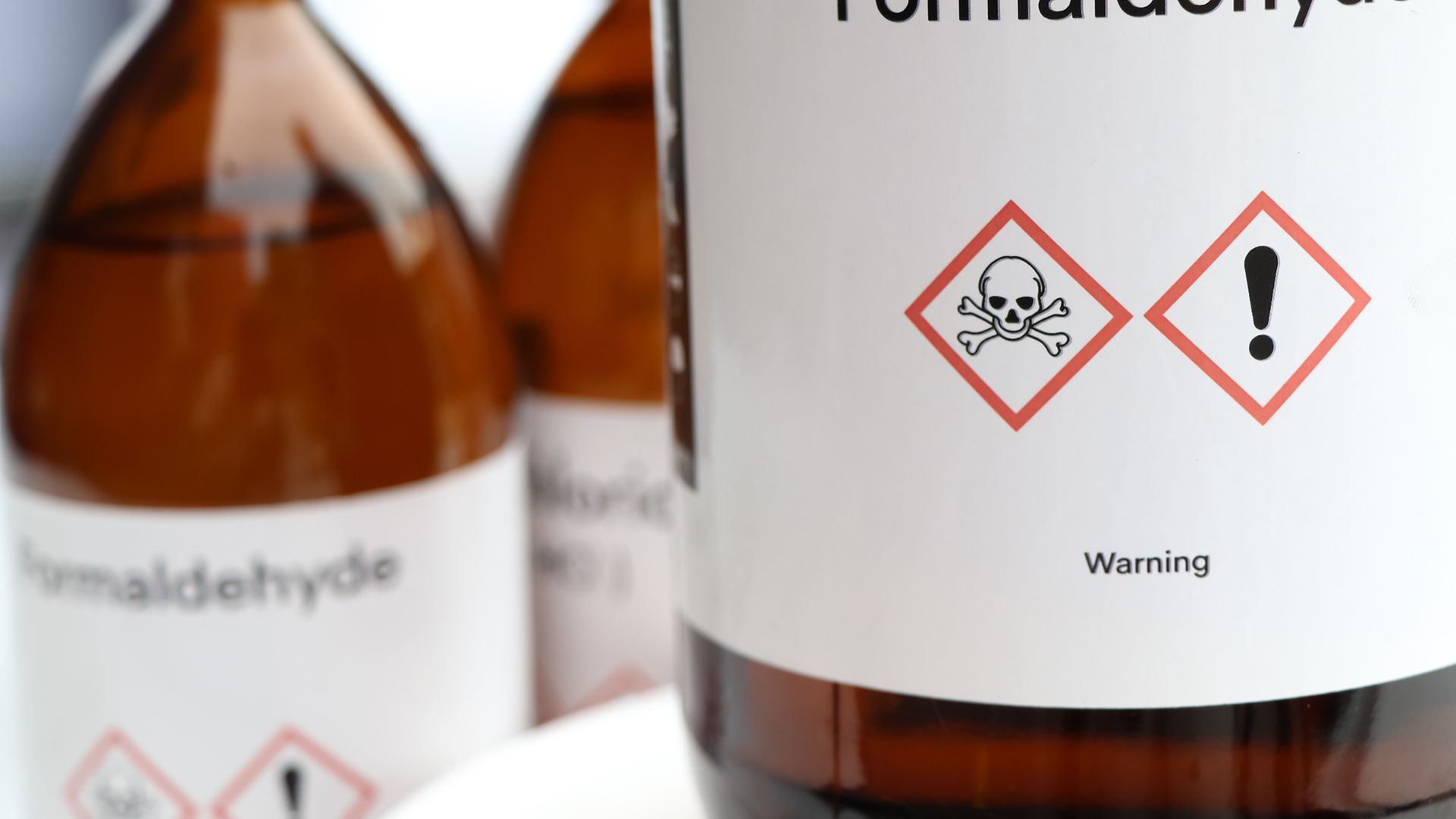 Formaldehyd, Gefahrstoffe und Gefahrensymbole auf Behältern