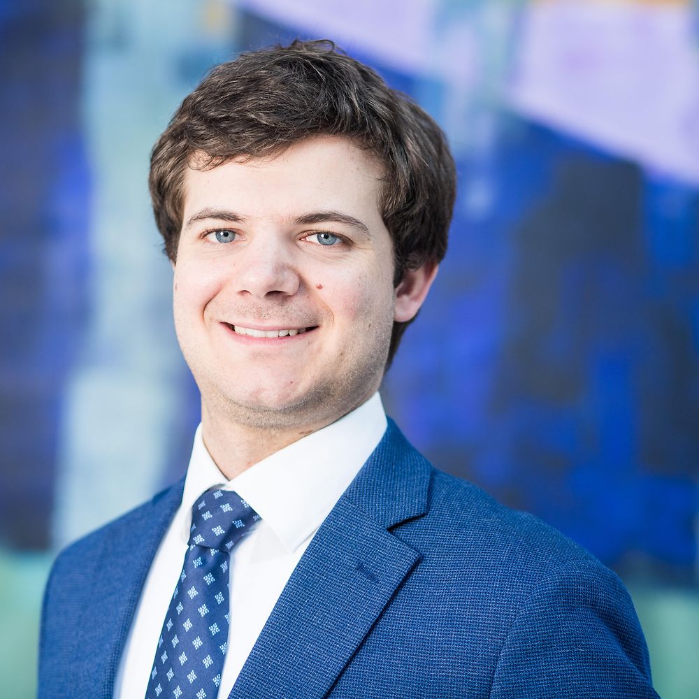 Mann im Haus der Deutschen Wirtschaft