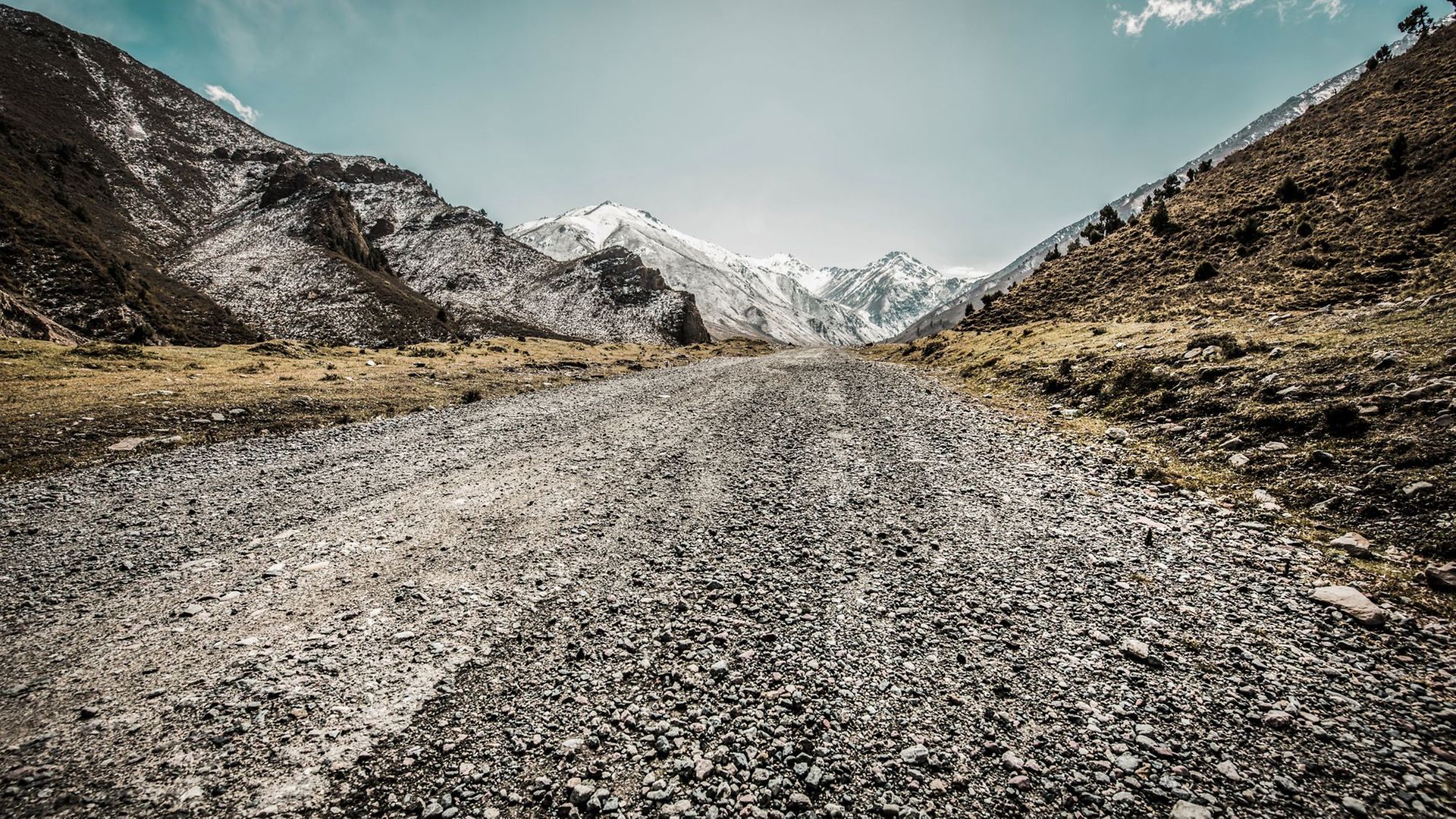 Steiniger Weg in den Bergen