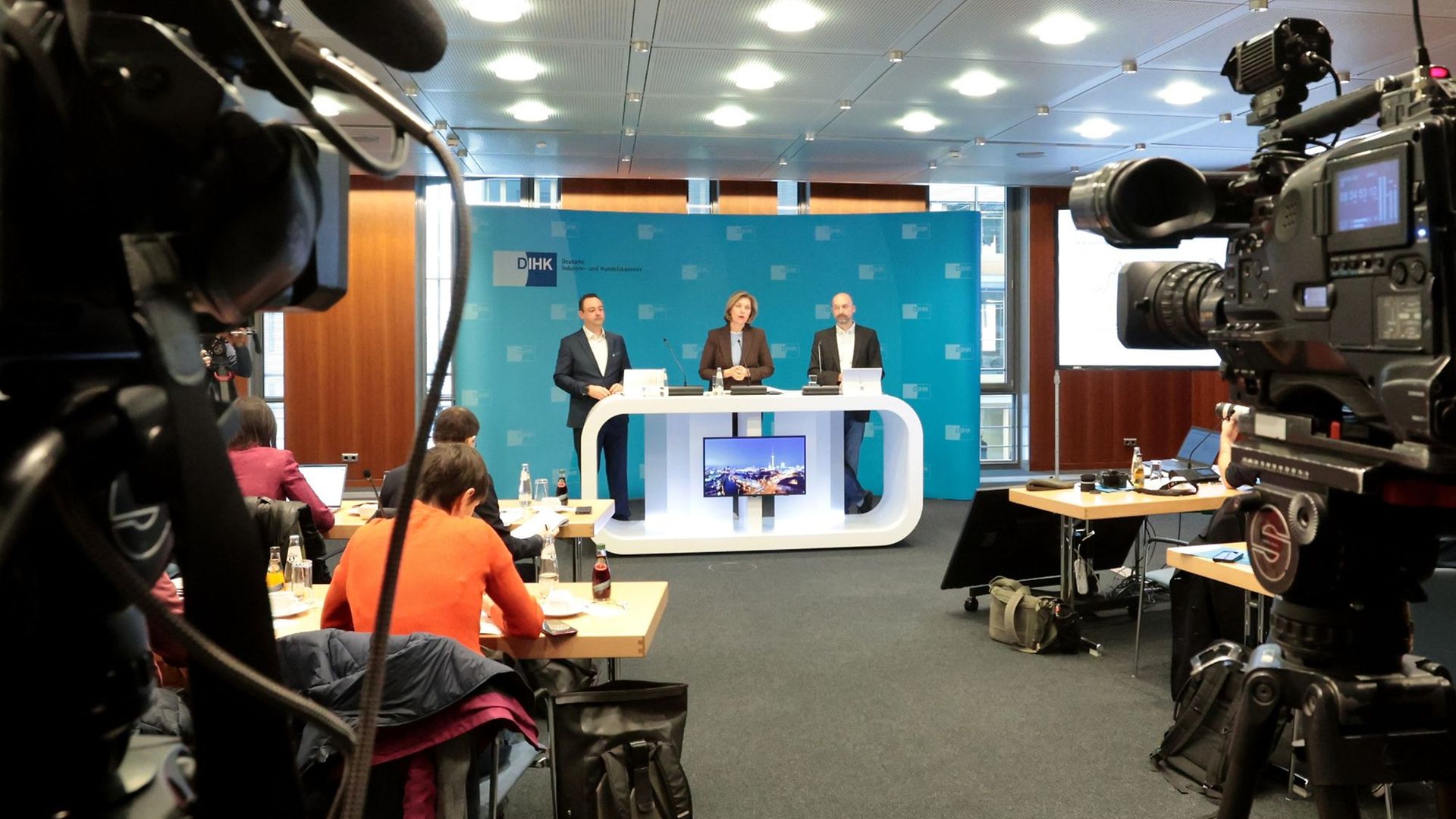 PK zur Konjunkturumfrage JP 2026 mit Kameras