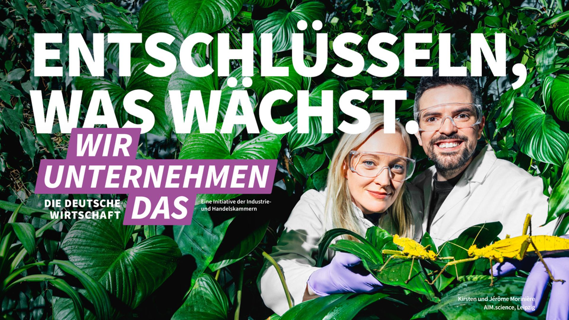 Kampagnenmotiv "Wir unternehmen das", Frau und Mann in Laborkleidung im Pflanzendickicht