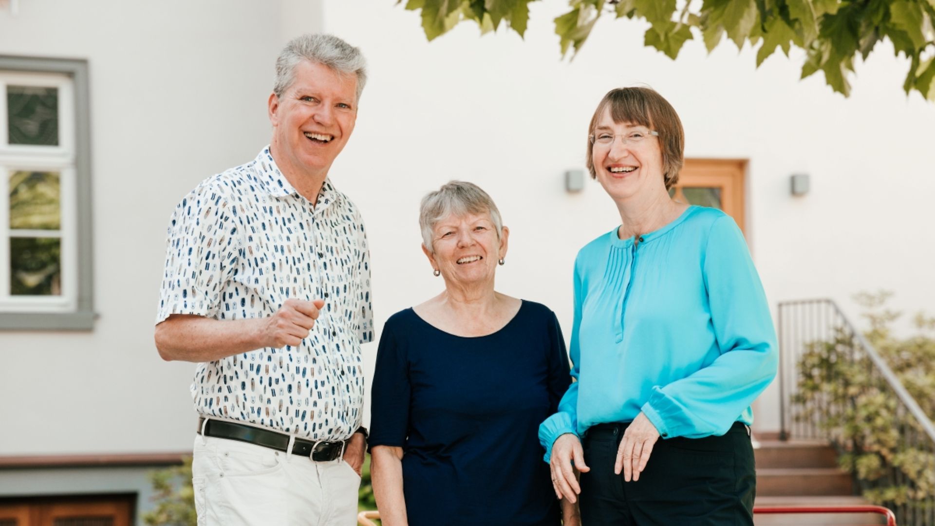 Heidrun Feine (Mitte) mit Thomas Wolf und Ines Habekost vom Berufsbildungsausschuss der IHK Wiesbaden.