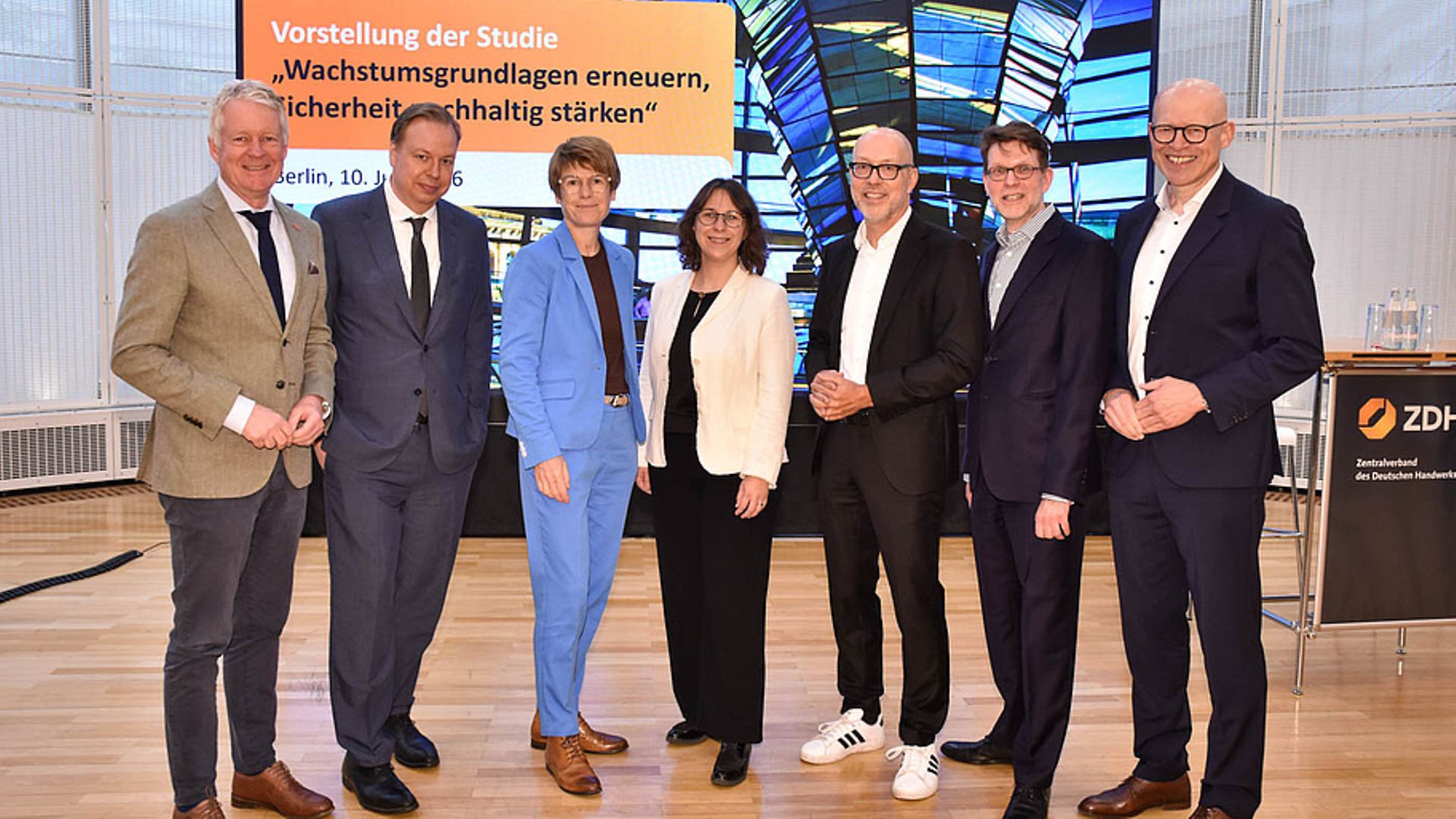 Gruppenbild zur Vorstellugn der Studie Gemeinschaftsausschuss 2026