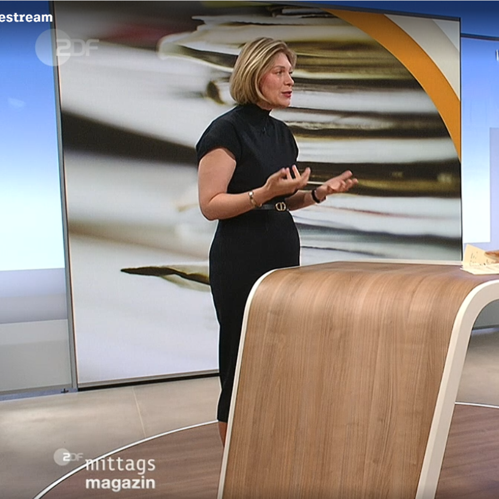 Helena Melnikov mit Moderatorin im ARD-Studio
