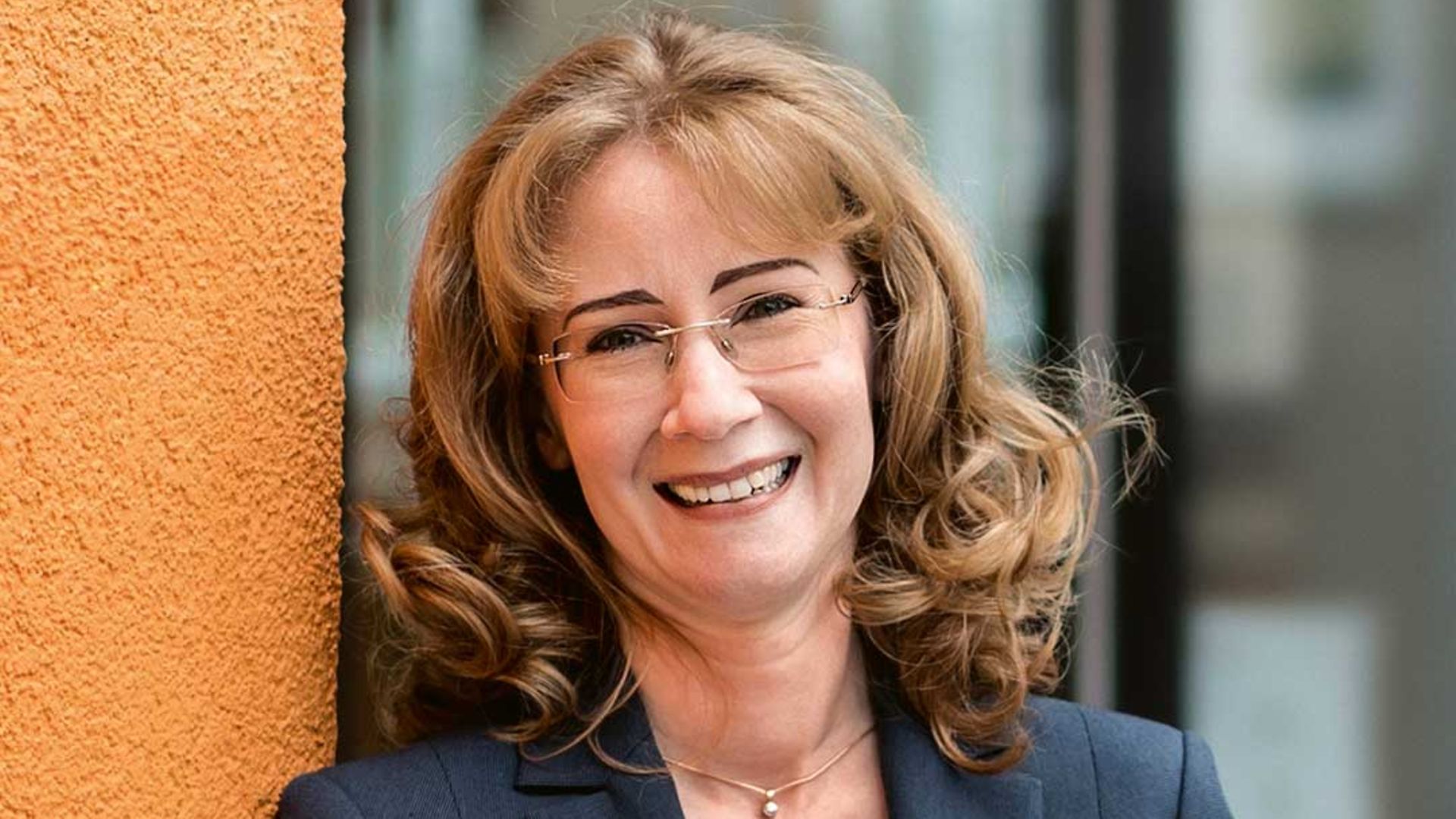 Porträtfoto Sabine Bleumortier