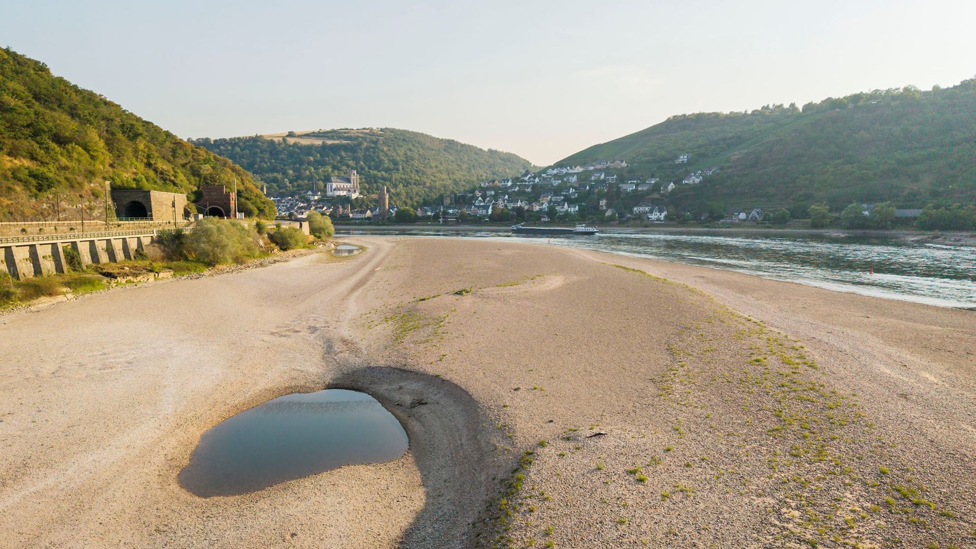 Niedrigwasser am Rhein bei Oberwesel