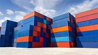 Container im Hafen für Lieferketten