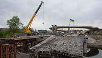 Wiederaufbau zerstörter Brücke Ukraine